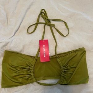Never warn with tags Green top size medium.